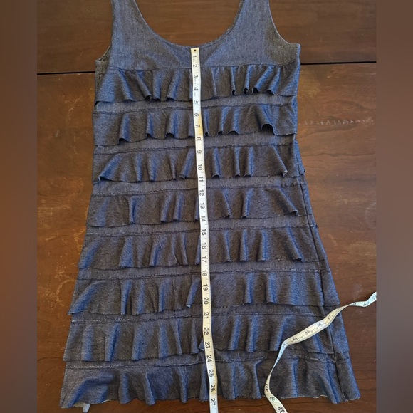 💥Priced to sell💥
ISLE Apparel sleeveless tank ruffle cha cha dress Size Medium - Picture 6 of 11